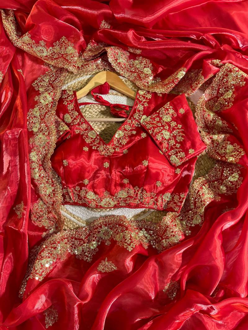Sitare-e-Husn – A celestial glow of embroidery