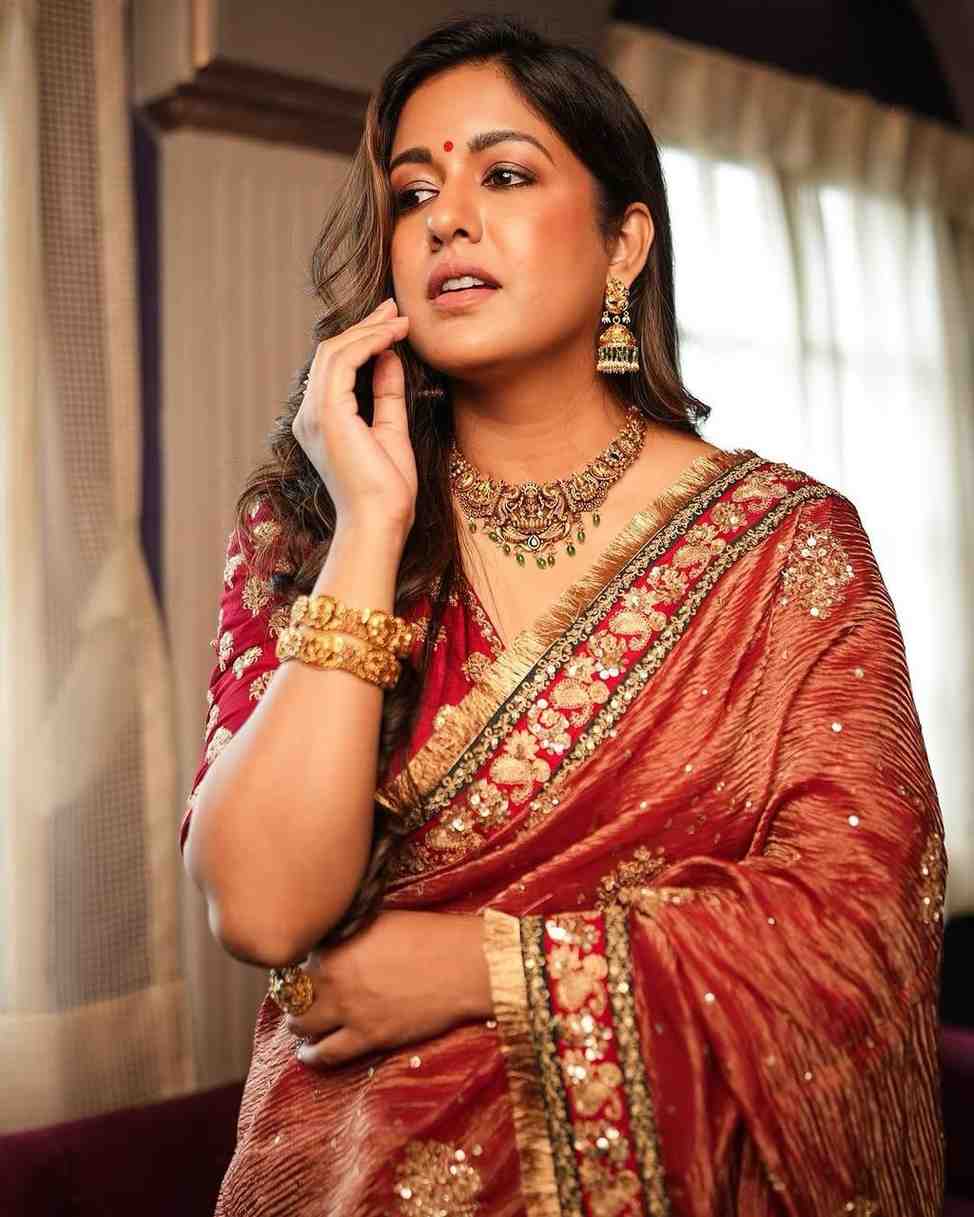 Zarq-e-Banaras – Timeless Banarasi elegance with intricate embroidery