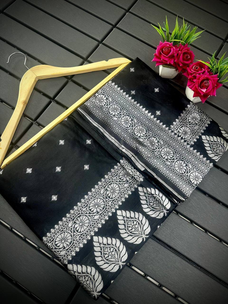 Jashn-e-Nazakat – Celebrating grace with intricate craftsmanship
