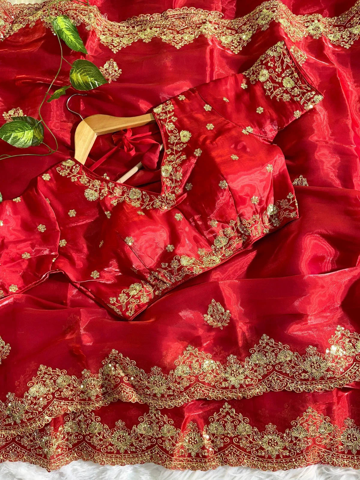 Sitare-e-Husn – A celestial glow of embroidery