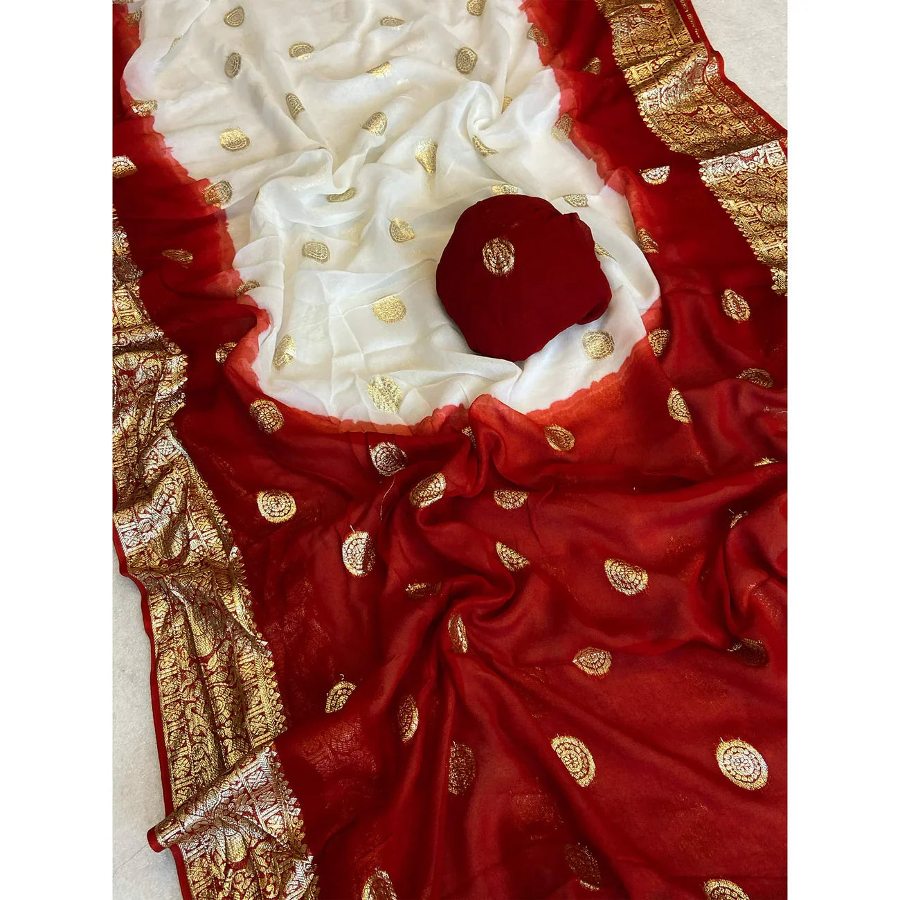 Zarq-e-Vasli – A masterpiece of fine weaving and zari elegance