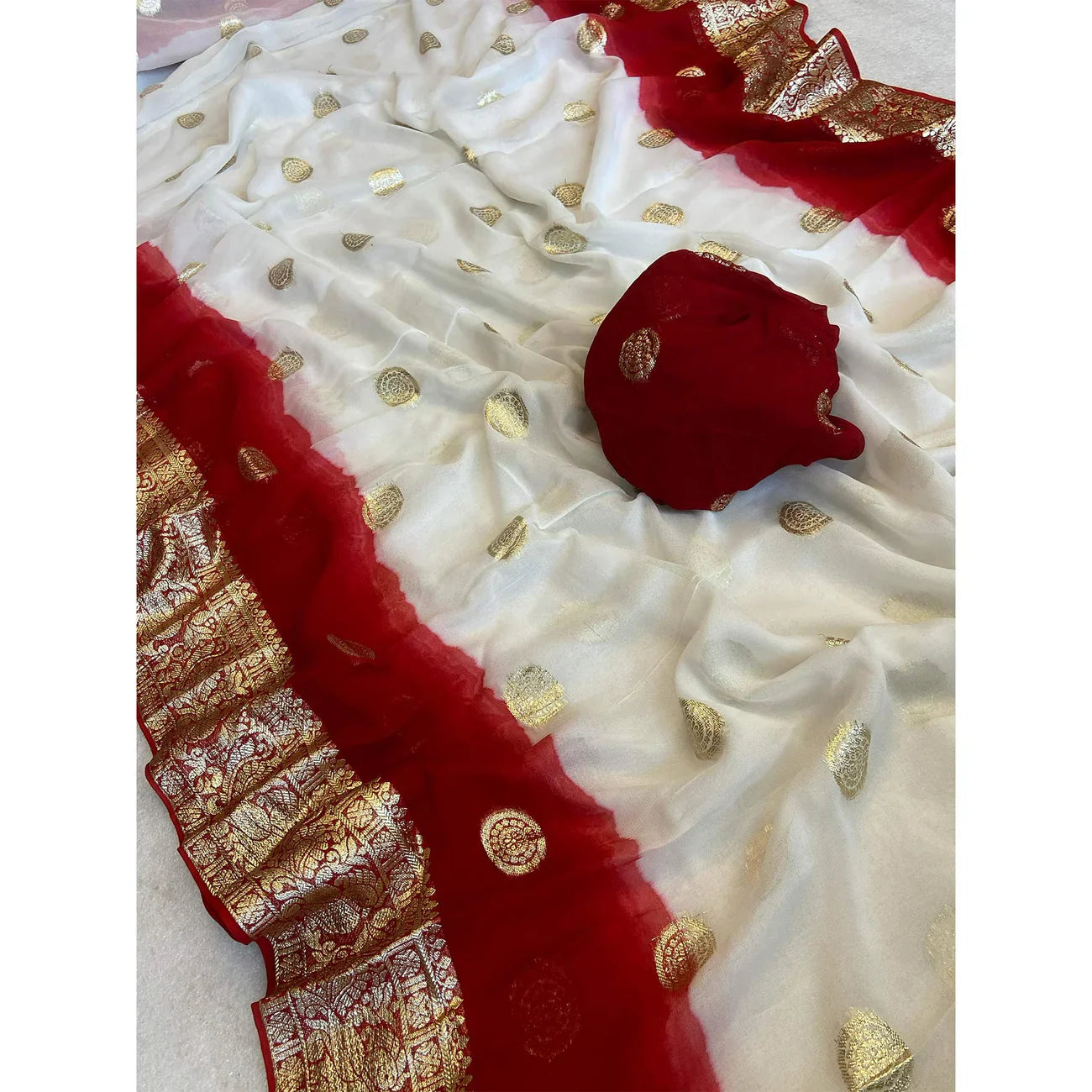 Zarq-e-Vasli – A masterpiece of fine weaving and zari elegance