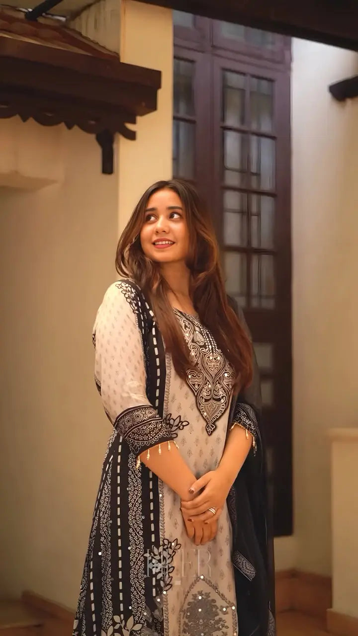 Zarfeen – Finely woven elegance