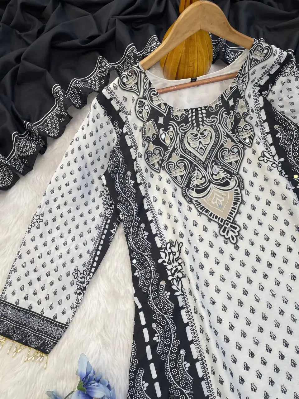 Zarfeen – Finely woven elegance