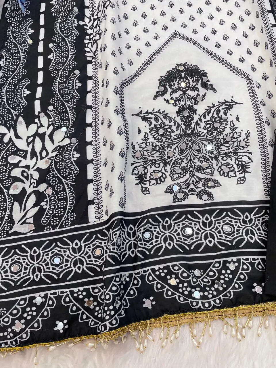 Zarfeen – Finely woven elegance