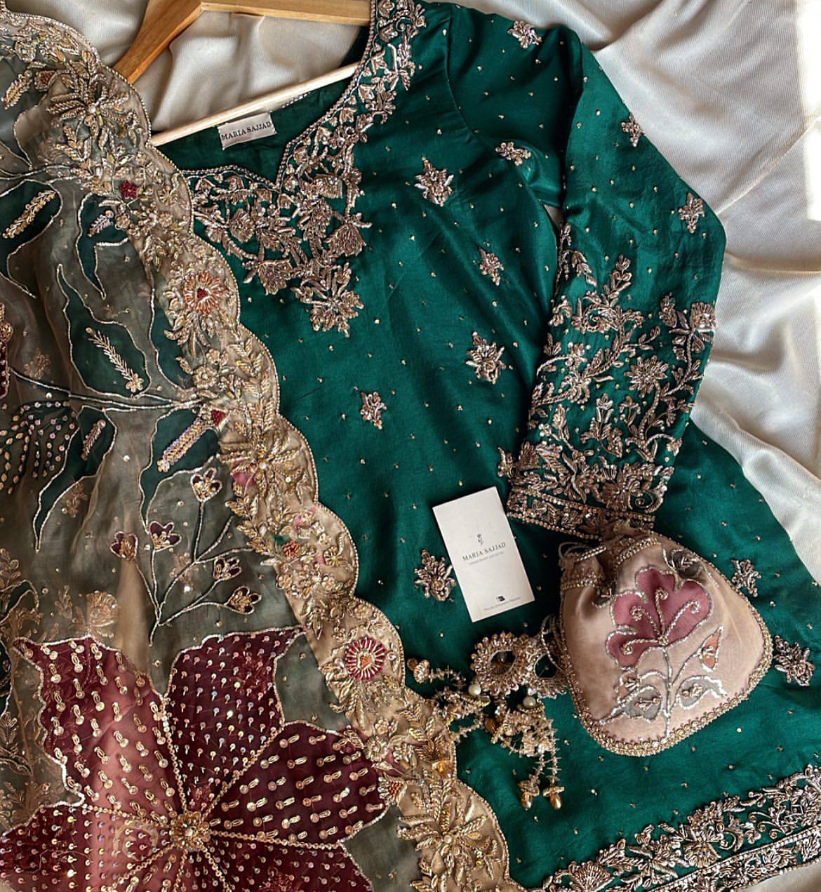 Zarbaft Hawa – Gold-woven breeze