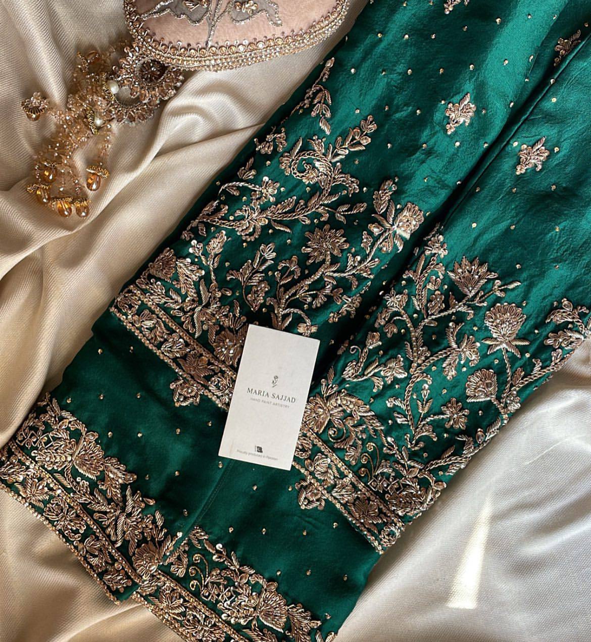 Zarbaft Hawa – Gold-woven breeze