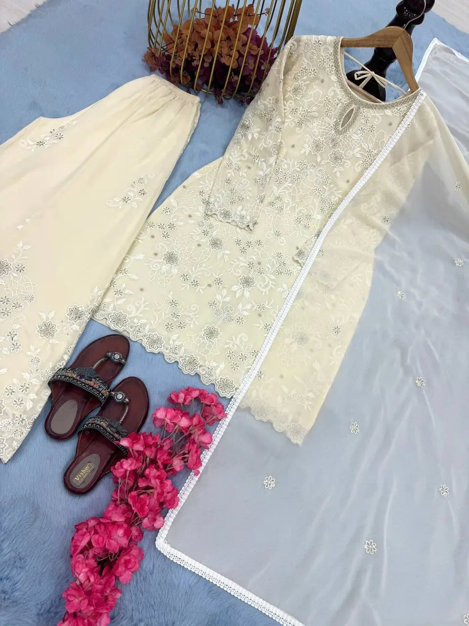 Tajdar-e-Kapra – The crowned cloth
