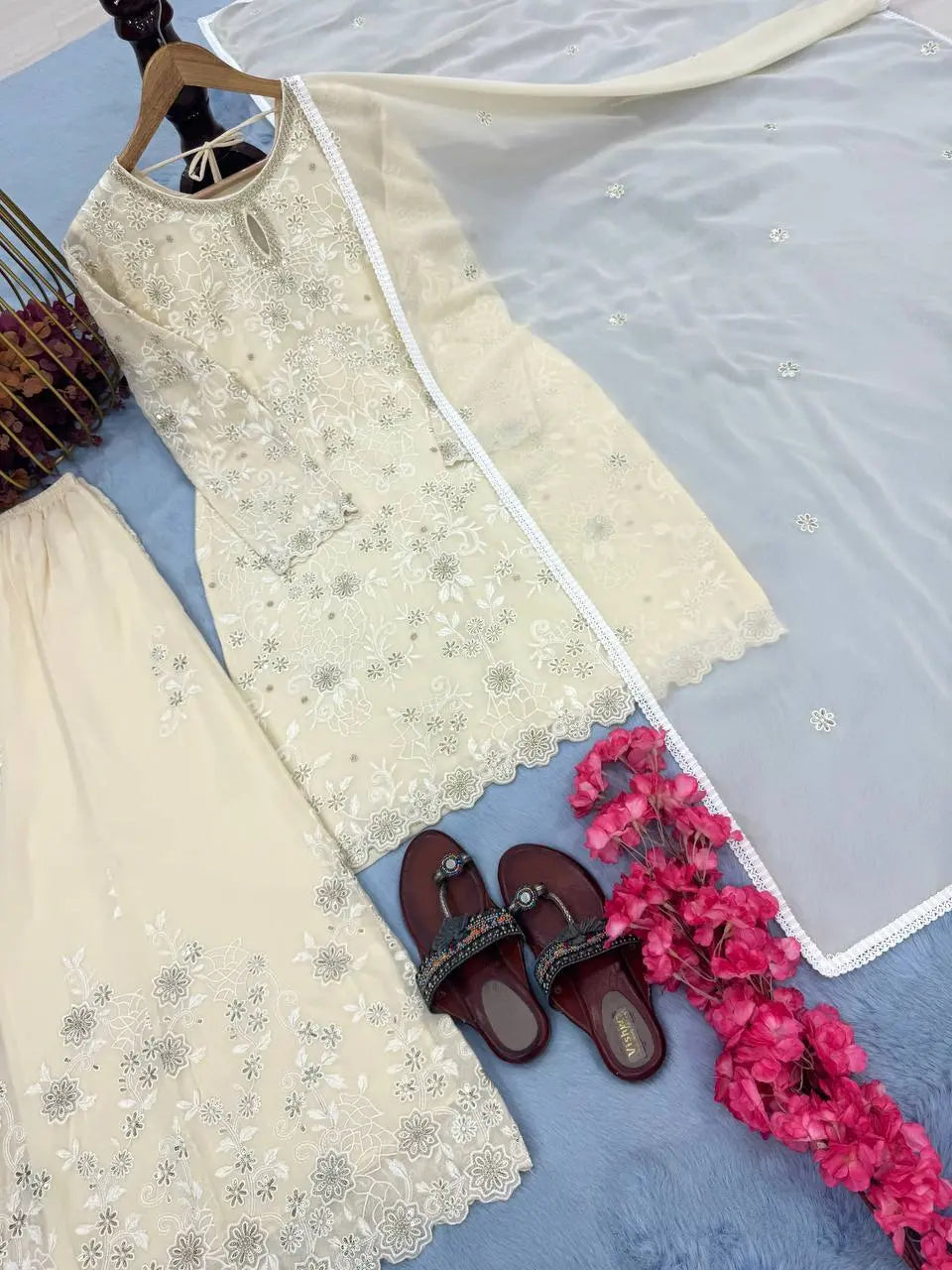 Tajdar-e-Kapra – The crowned cloth