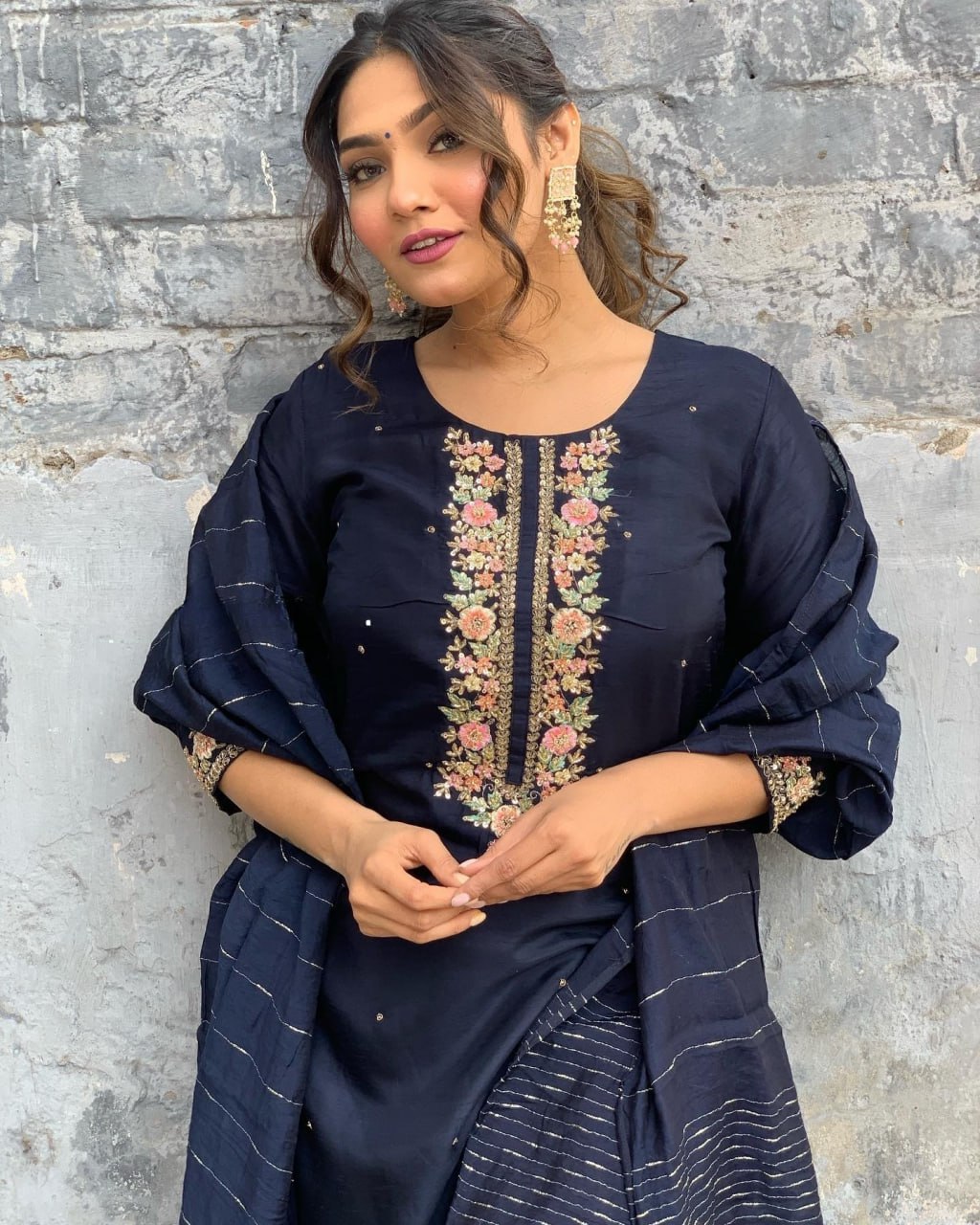 Yashal – Youthful tones with a polished edge