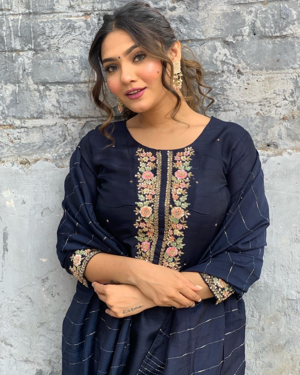 Yashal – Youthful tones with a polished edge