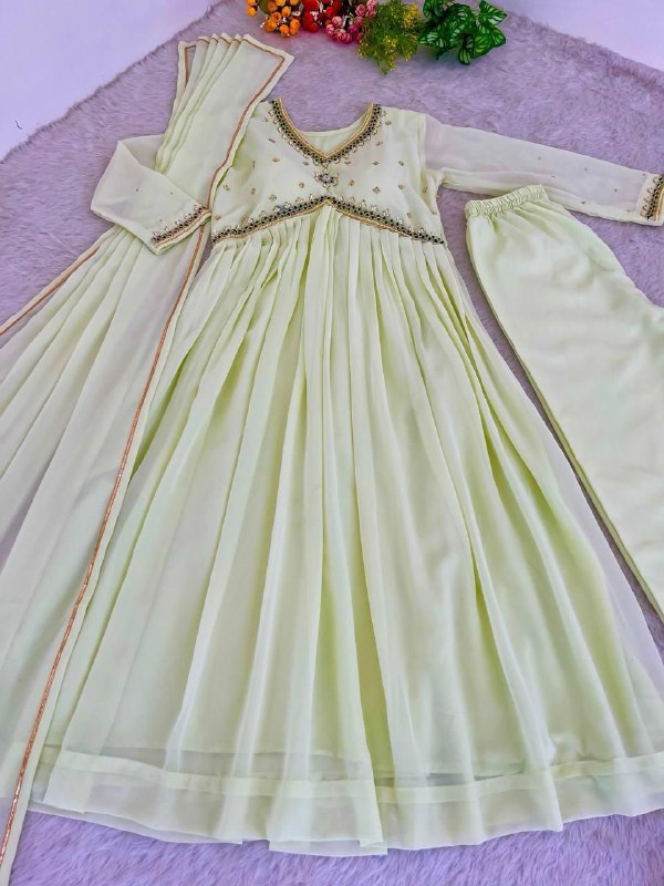 Noorain – Radiating twin shades of charm and elegance