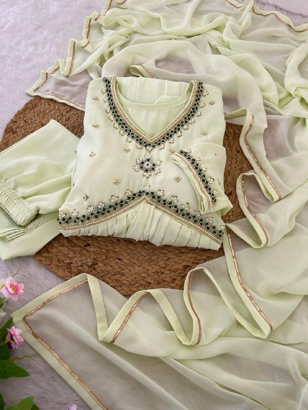 Noorain – Radiating twin shades of charm and elegance