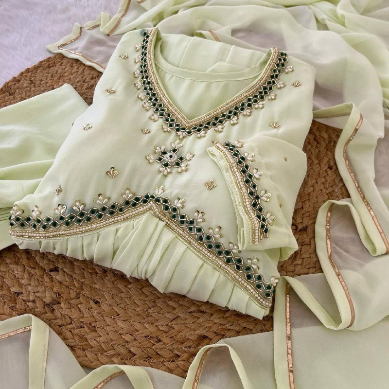 Noorain – Radiating twin shades of charm and elegance
