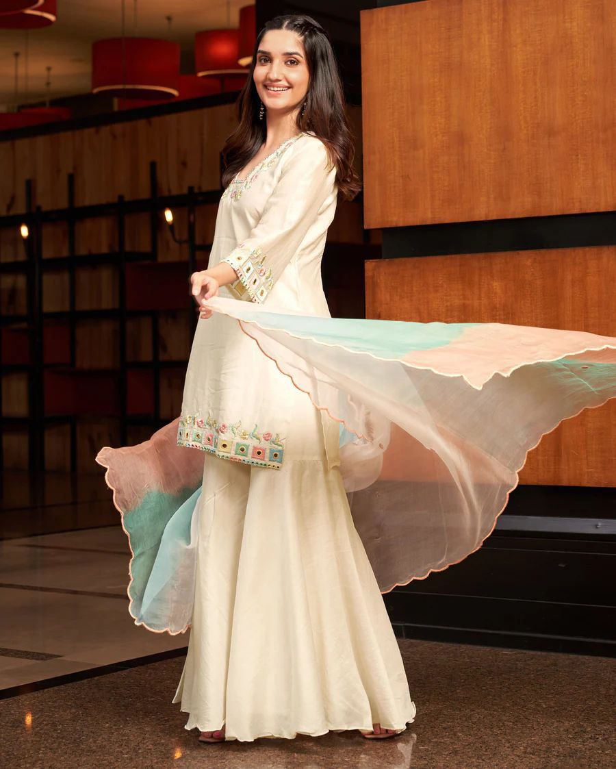 Gulkaar – Embroidered with flowers