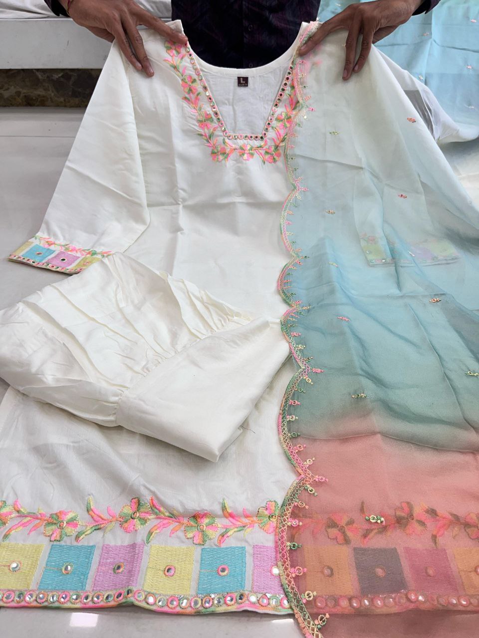Gulkaar – Embroidered with flowers
