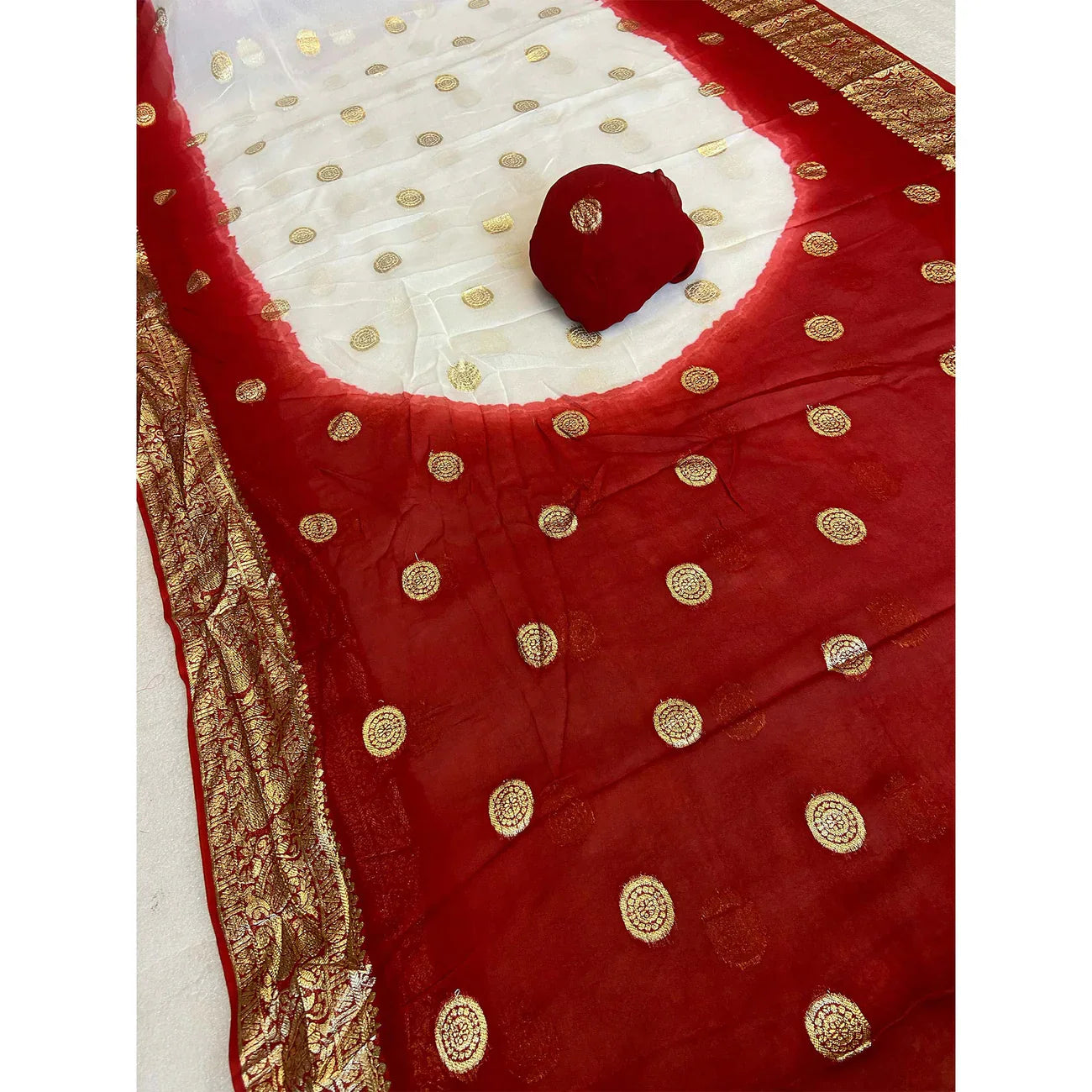 Zarq-e-Vasli – A masterpiece of fine weaving and zari elegance