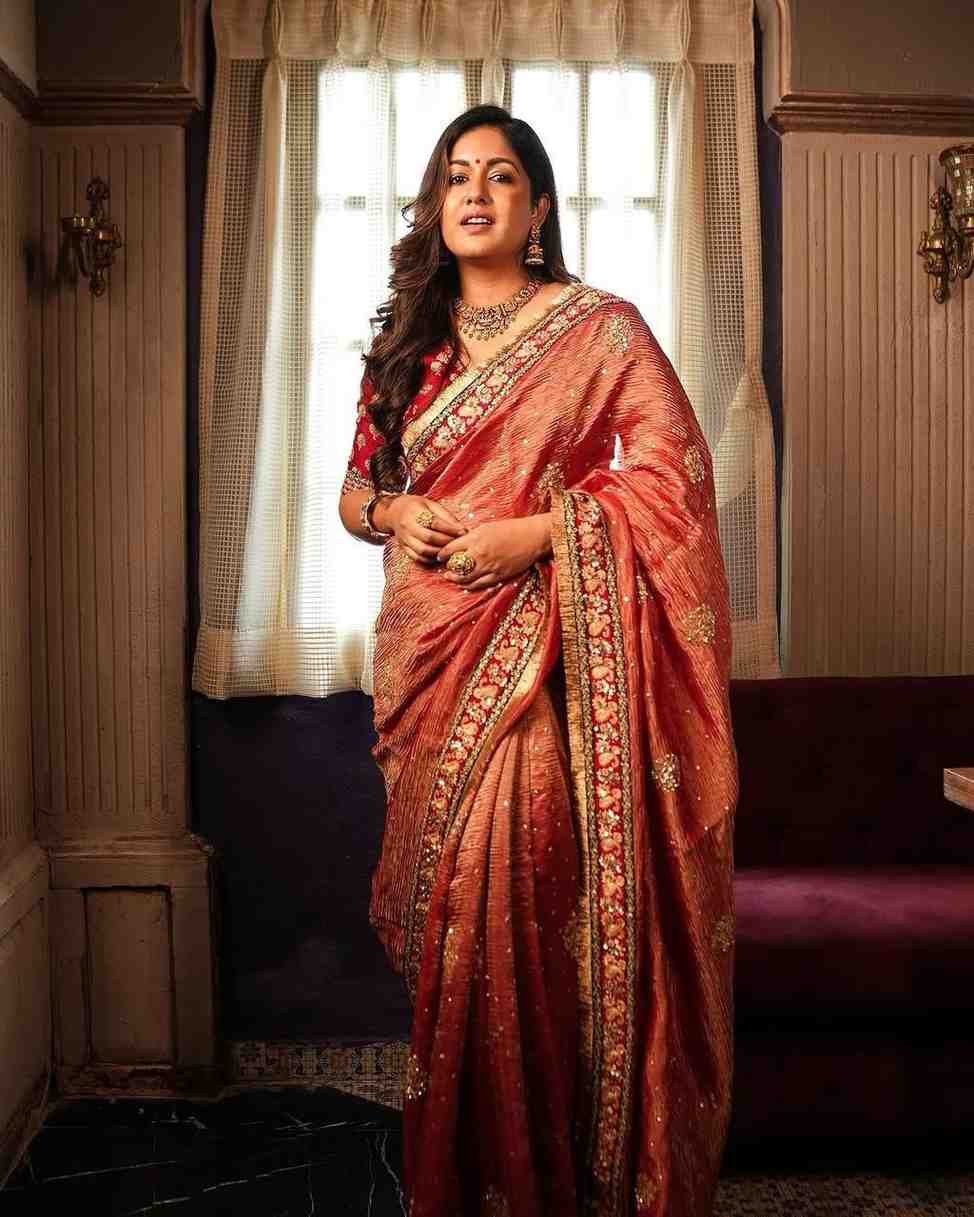 Zarq-e-Banaras – Timeless Banarasi elegance with intricate embroidery