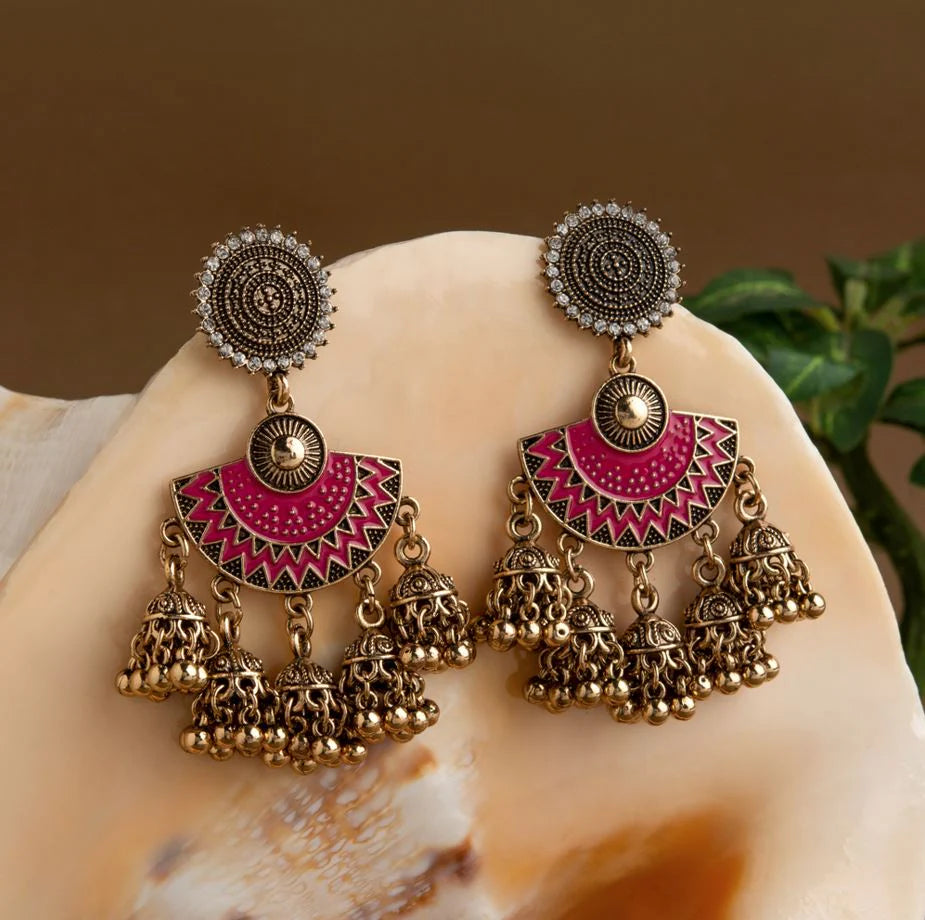 Nazakat-e-Taj – Delicate crownwork