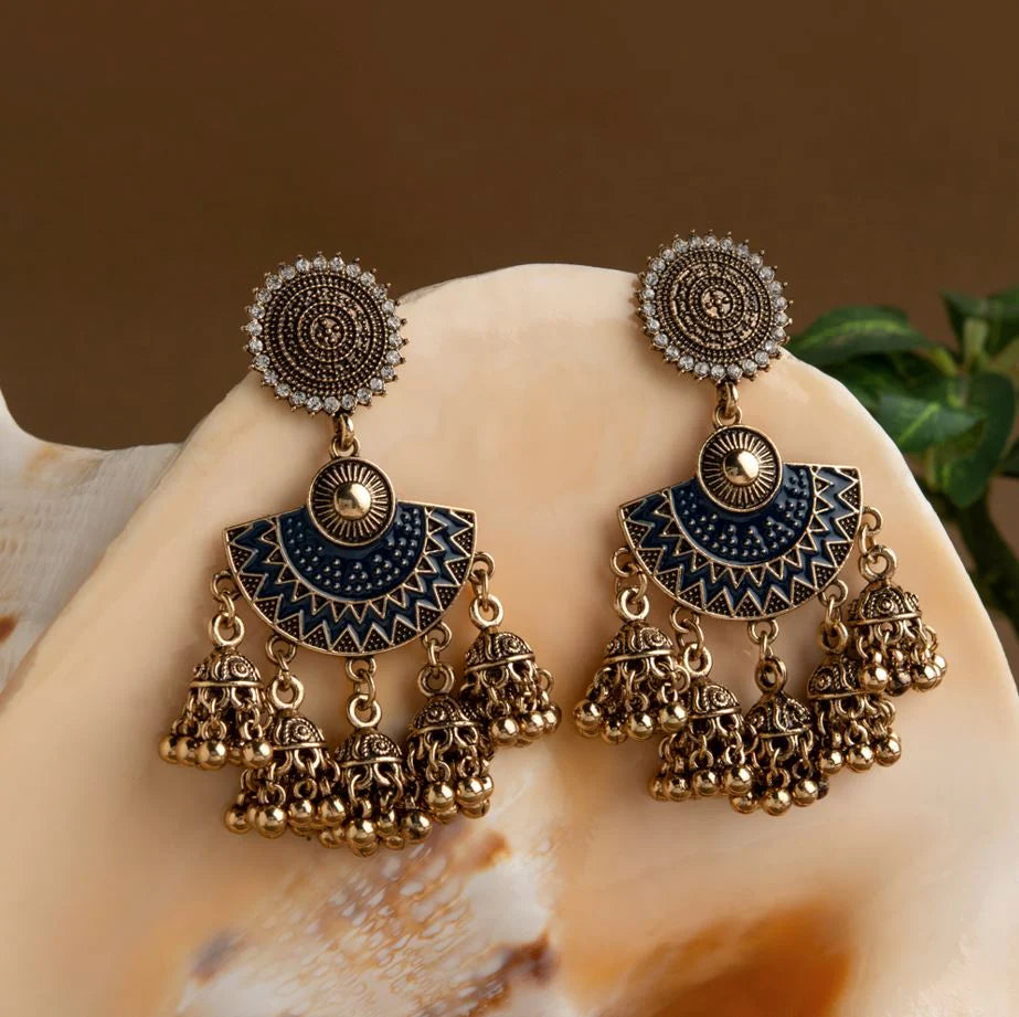 Nazakat-e-Taj – Delicate crownwork