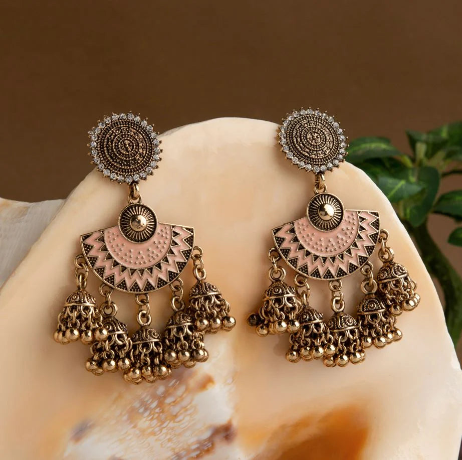 Nazakat-e-Taj – Delicate crownwork