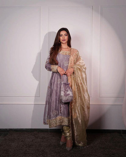 Afsana Velvet – A dreamy ensemble with luxurious details