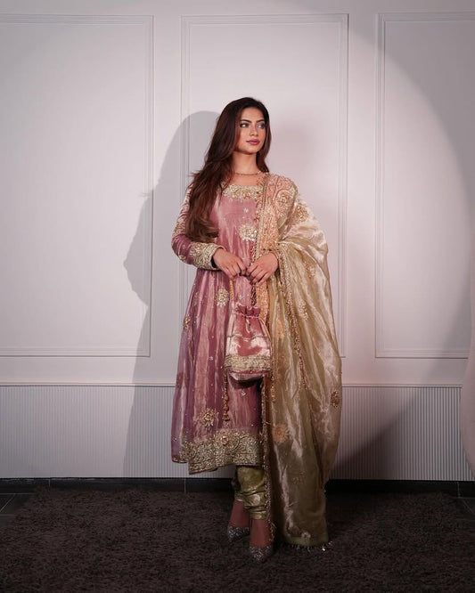 Afsana Velvet – A dreamy ensemble with luxurious details