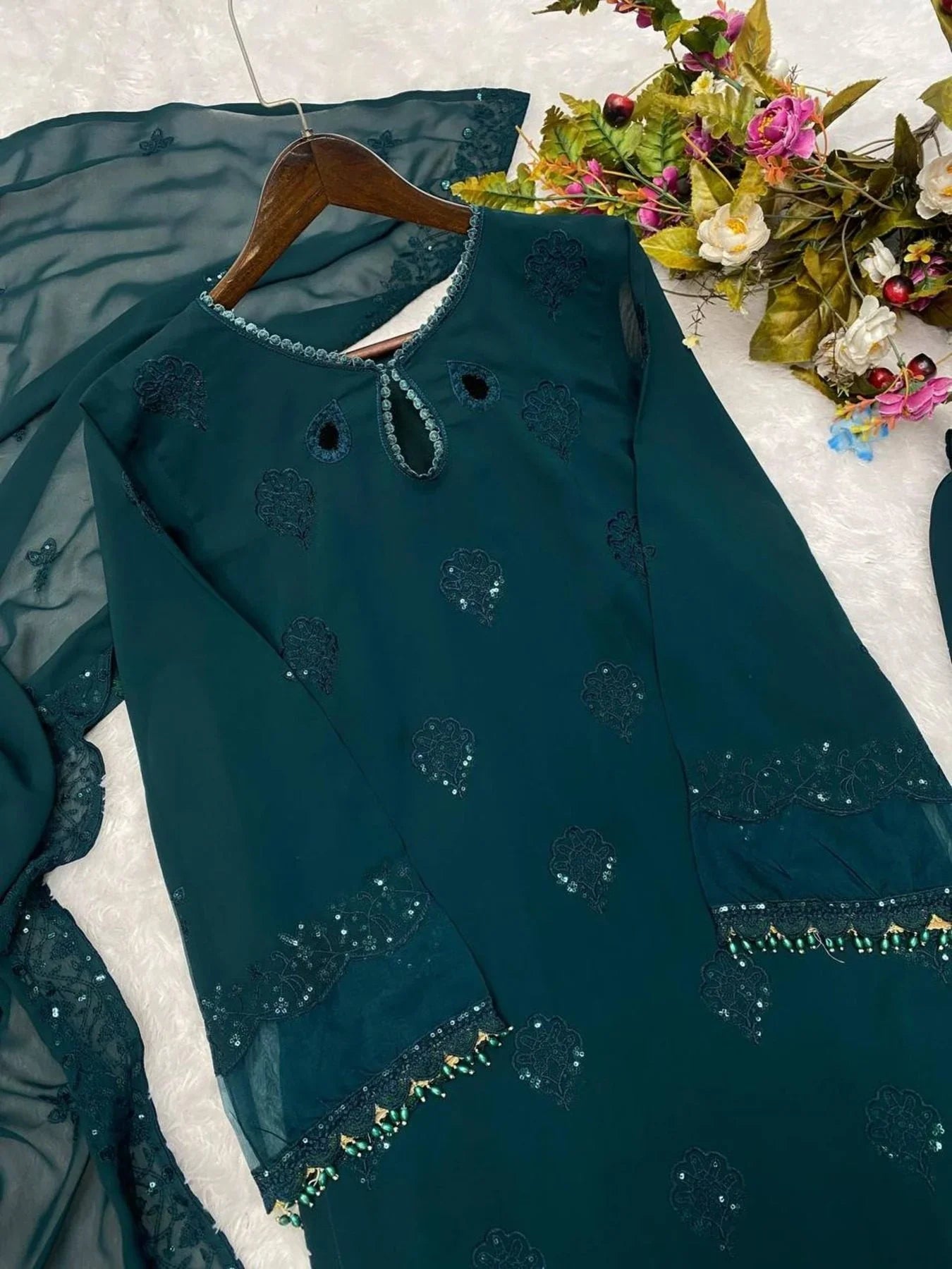 Parcham-e-Husn – Flag of beauty