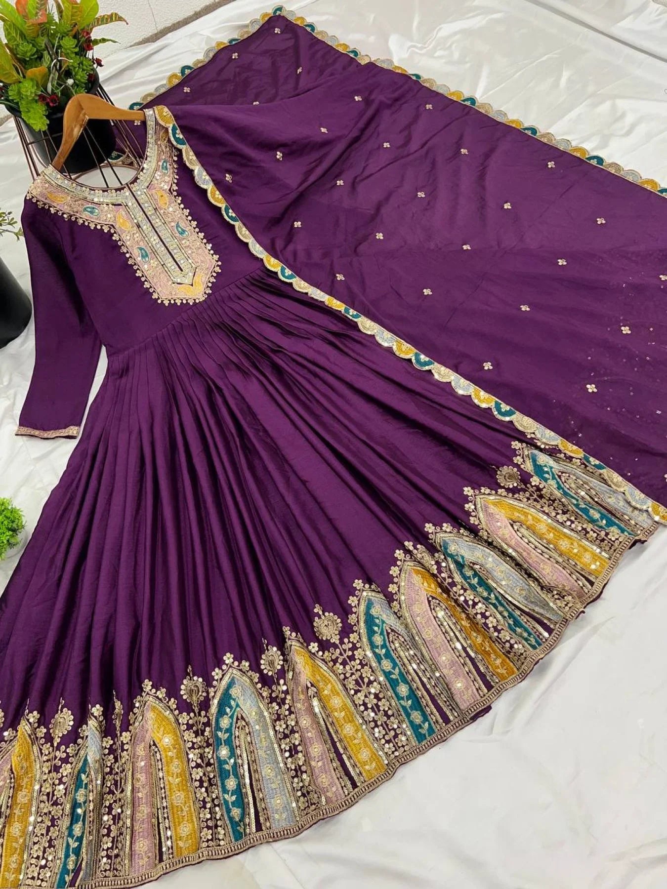Ethereal Grace – A mesmerizing blend of modern and ethnic chic