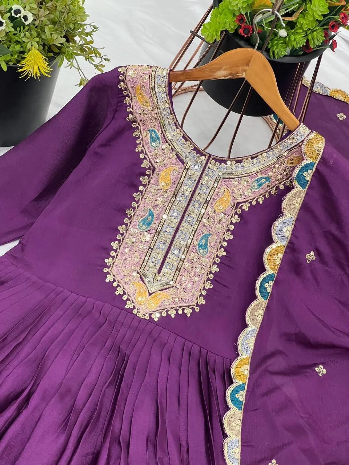 Ethereal Grace – A mesmerizing blend of modern and ethnic chic
