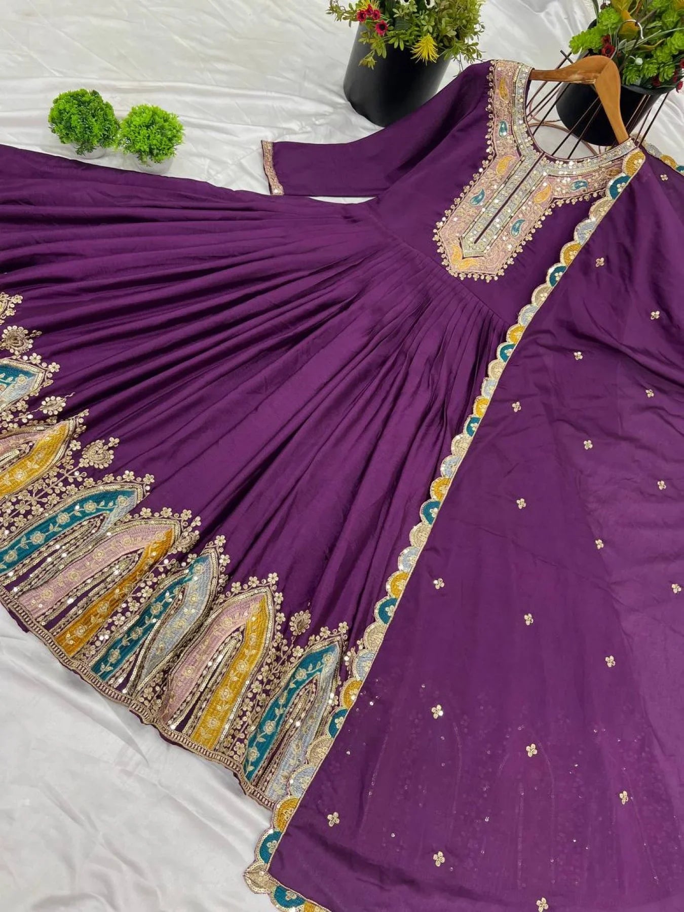 Ethereal Grace – A mesmerizing blend of modern and ethnic chic