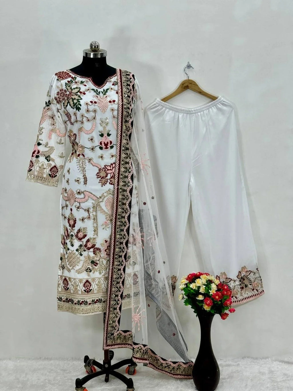 Roshni Saaz – Crafted with light