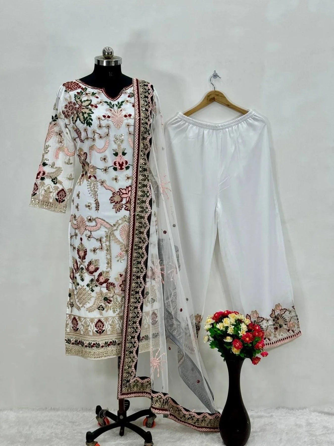 Roshni Saaz – Crafted with light