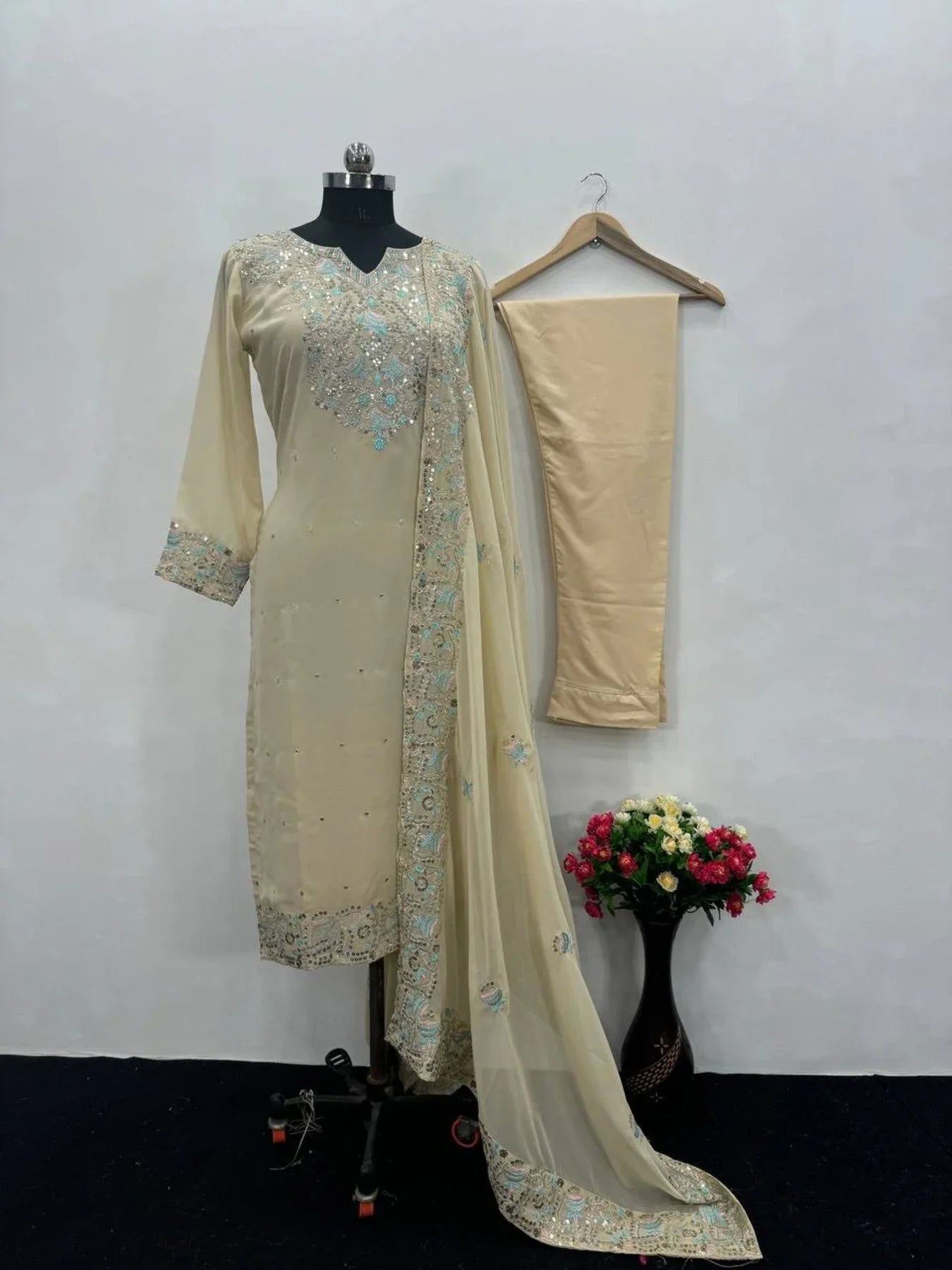 Lehja-e-Husn – Accent of Beauty