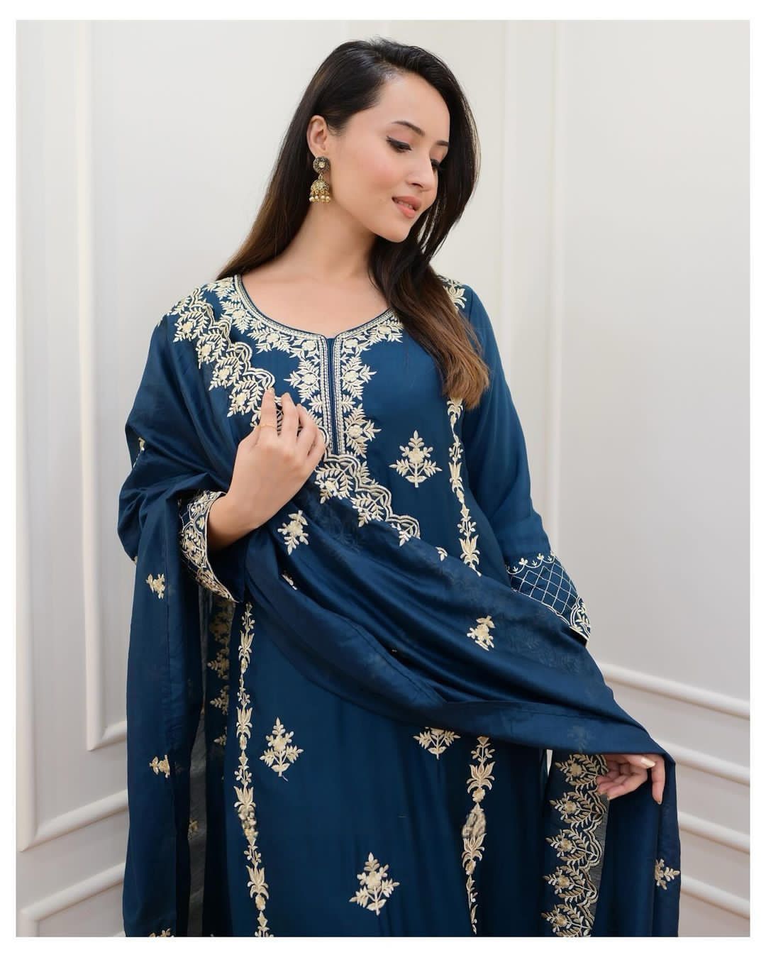 Vanya Ease – Soft fabrics and relaxed silhouettes for daily wear